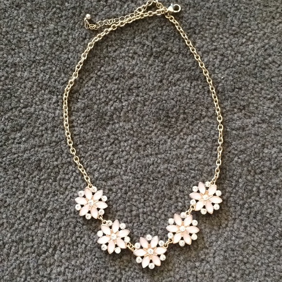 Jewelry - Pink and gold flower necklace